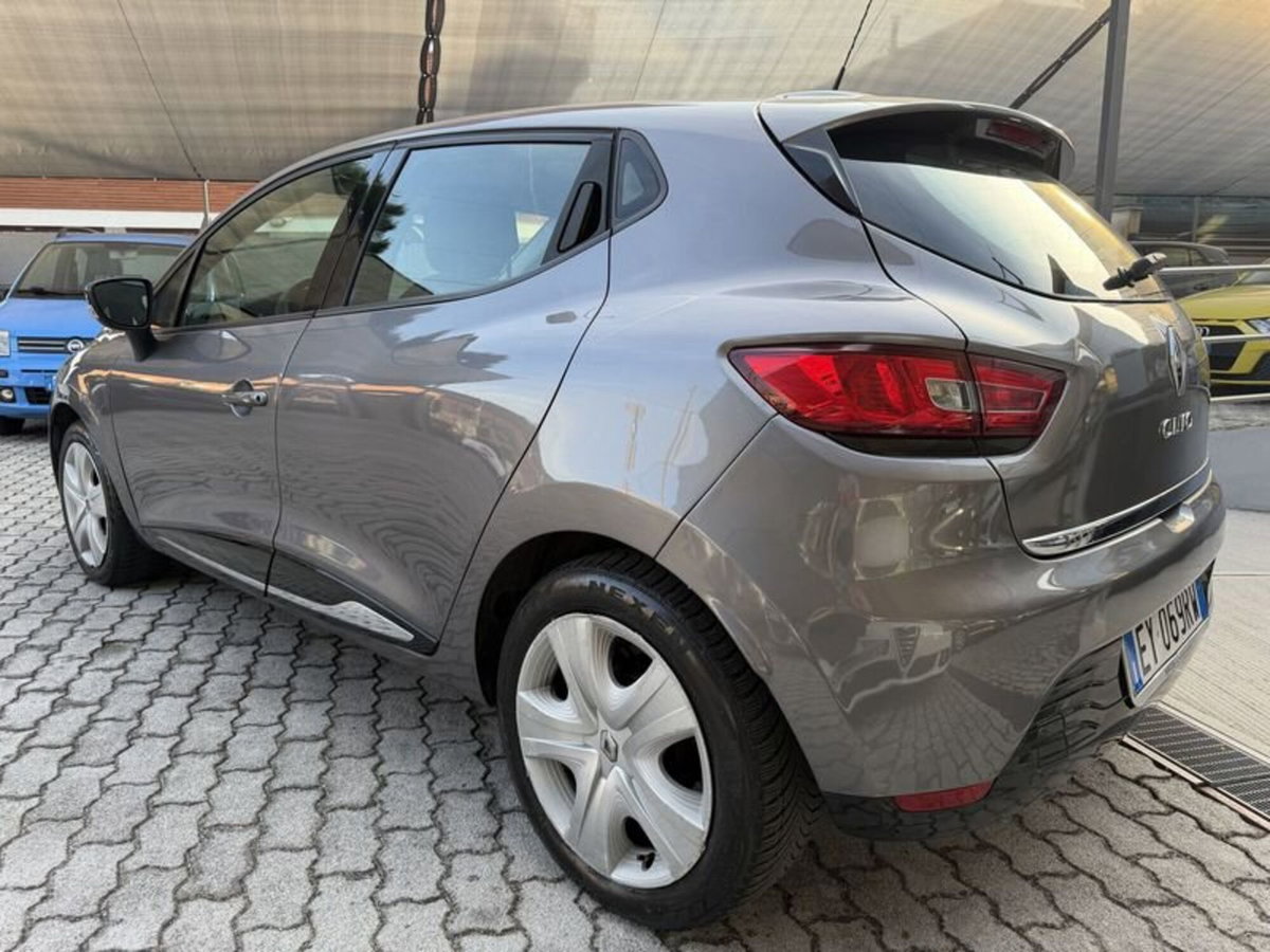 Renault Clio 1.2 75CV 5 porte Costume National (3)
