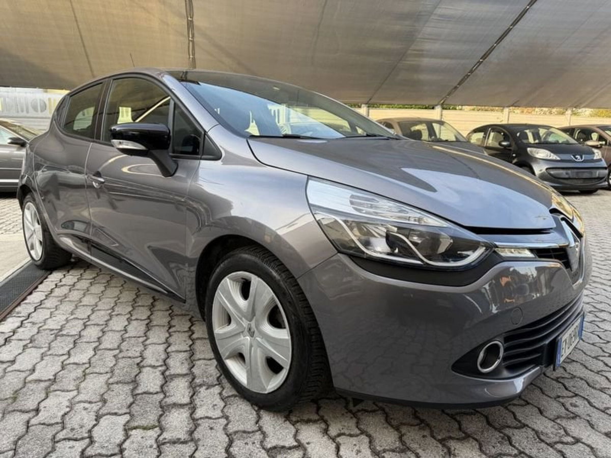 Renault Clio 1.2 75CV 5 porte Costume National (4)