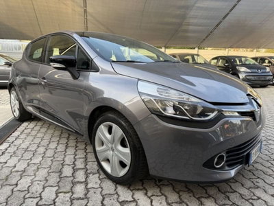Renault Clio 1.2 75CV 5 porte Costume National (4)