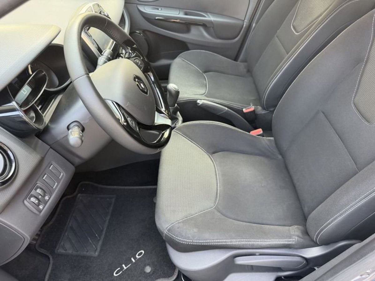Renault Clio 1.2 75CV 5 porte Costume National (5)