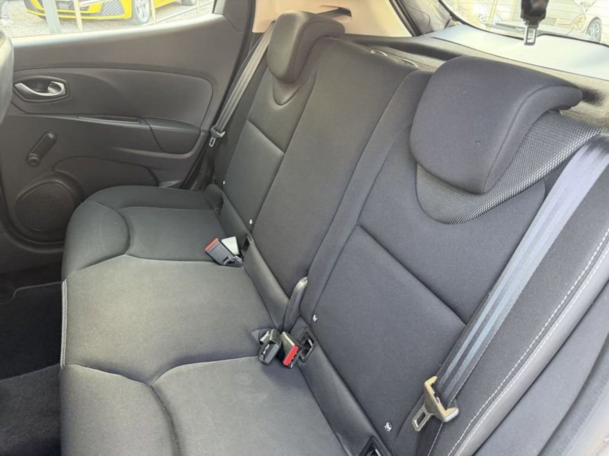 Renault Clio 1.2 75CV 5 porte Costume National (8)