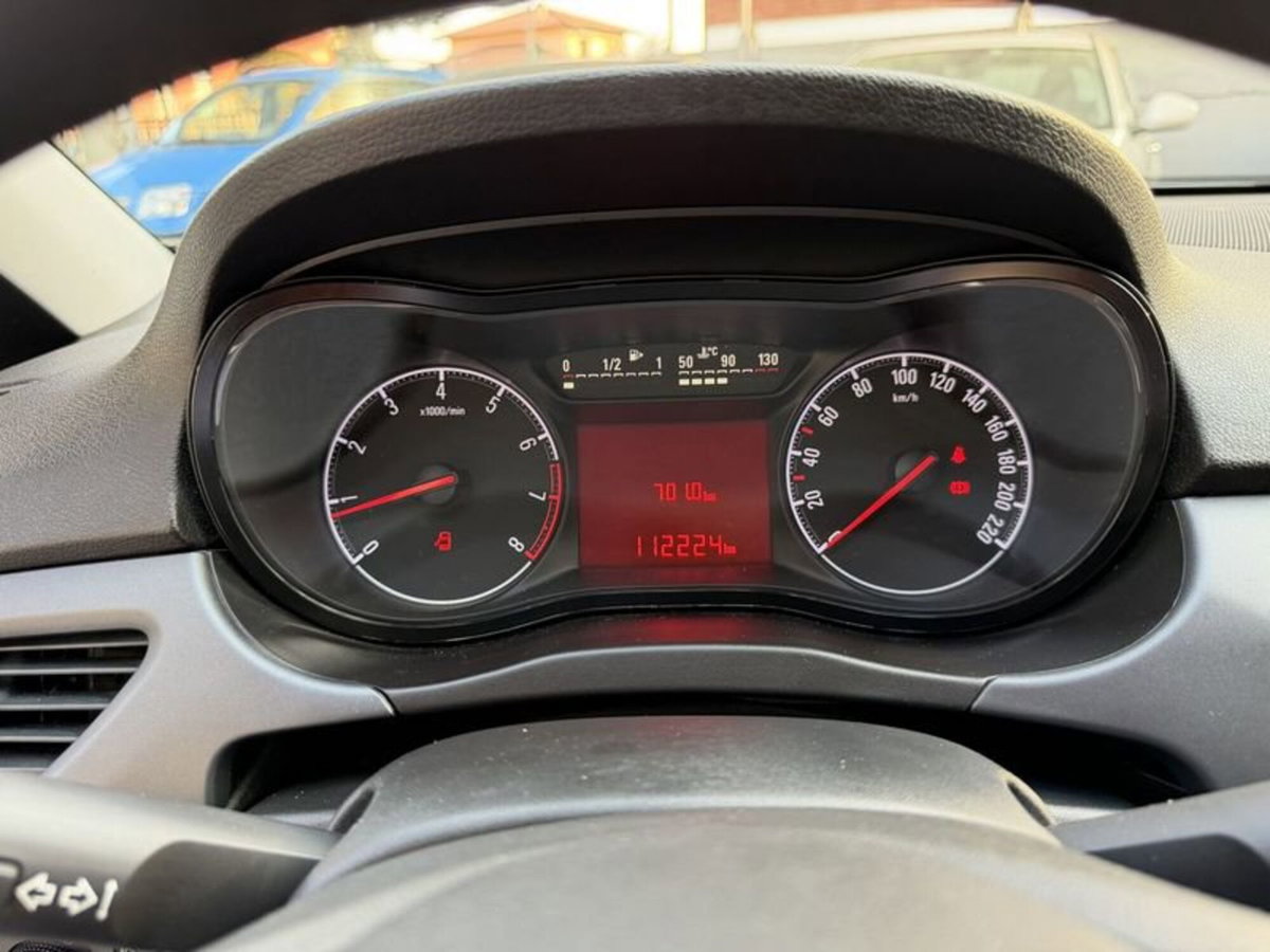 Opel Corsa Coupé 1.2 n-Joy (10)