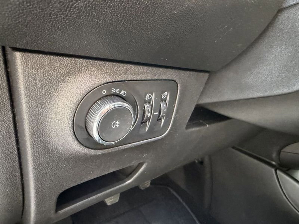 Opel Corsa Coupé 1.2 n-Joy (9)