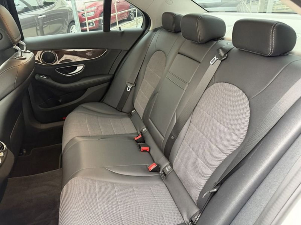 Mercedes-Benz Classe A 250 Premium (8)