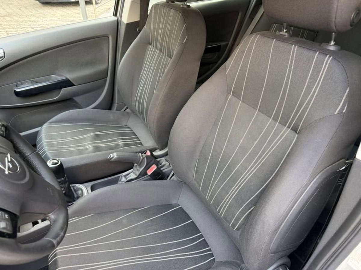 Opel Corsa 1.2 5 porte Cosmo (10)