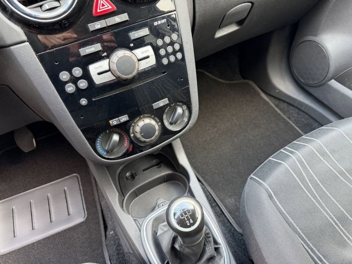 Opel Corsa 1.2 5 porte Cosmo (12)