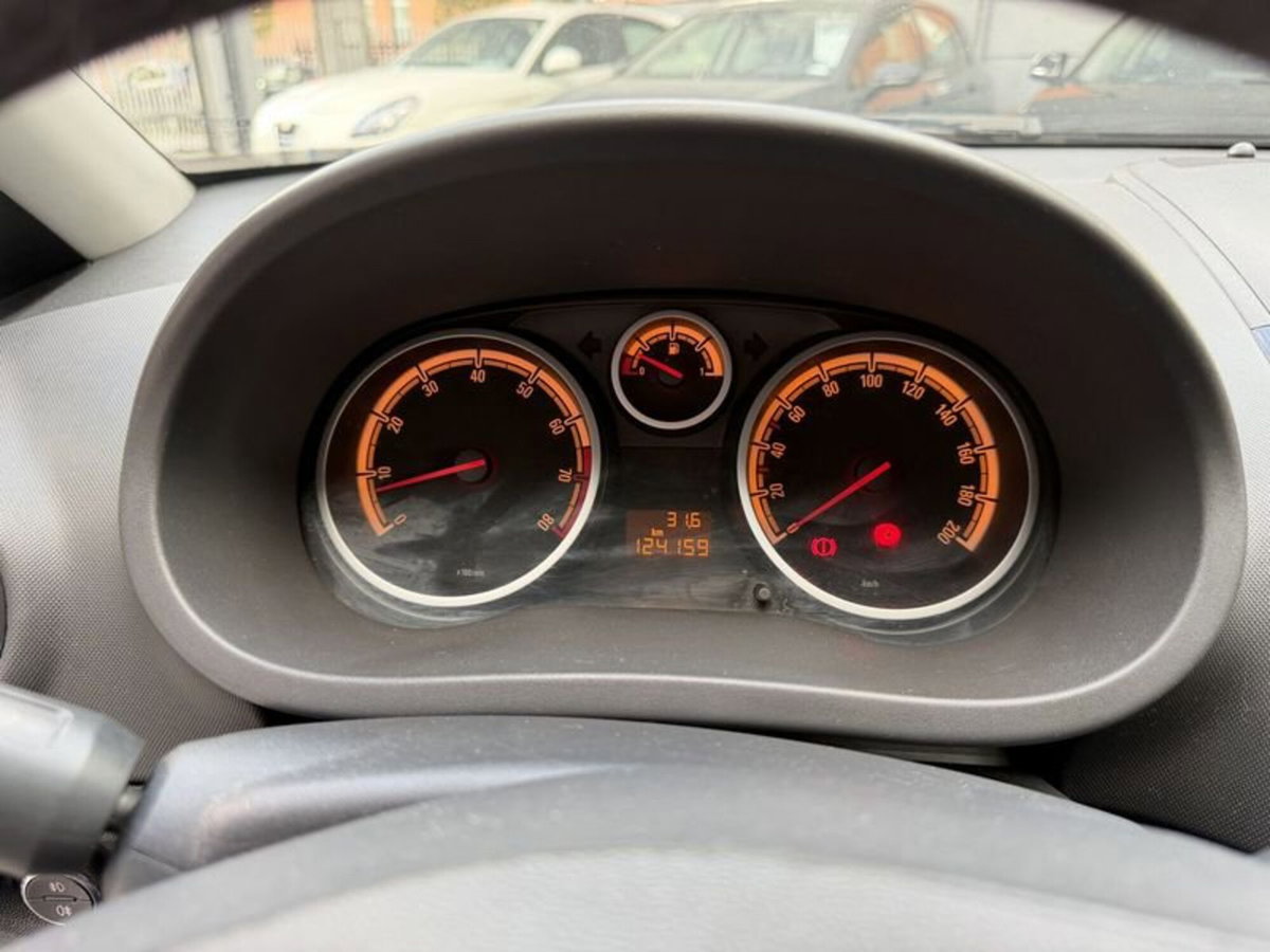 Opel Corsa 1.2 5 porte Cosmo (13)