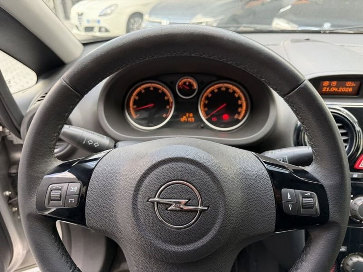 Opel Corsa 1.2 5 porte Cosmo (14)