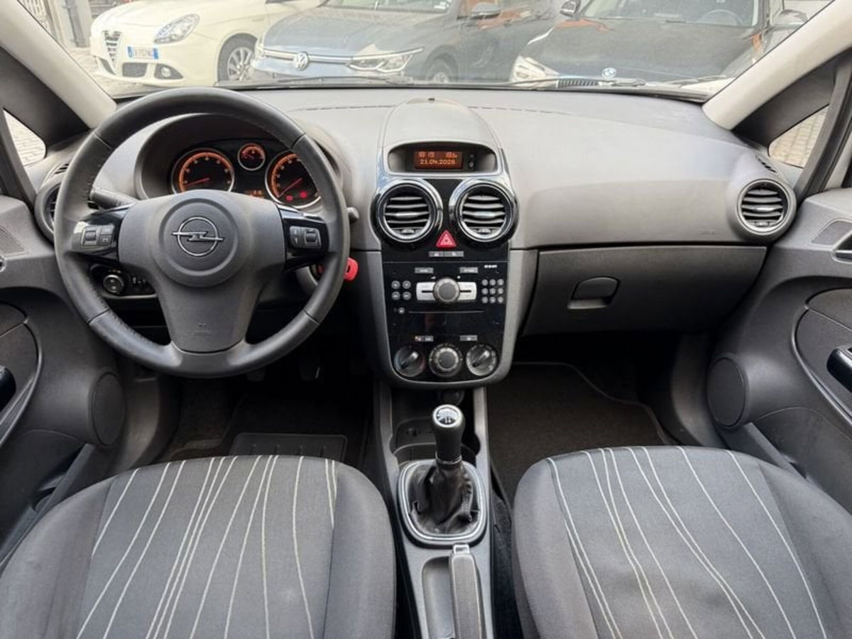 Opel Corsa 1.2 5 porte Cosmo (15)