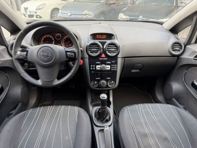 Opel Corsa 1.2 5 porte Cosmo (15)