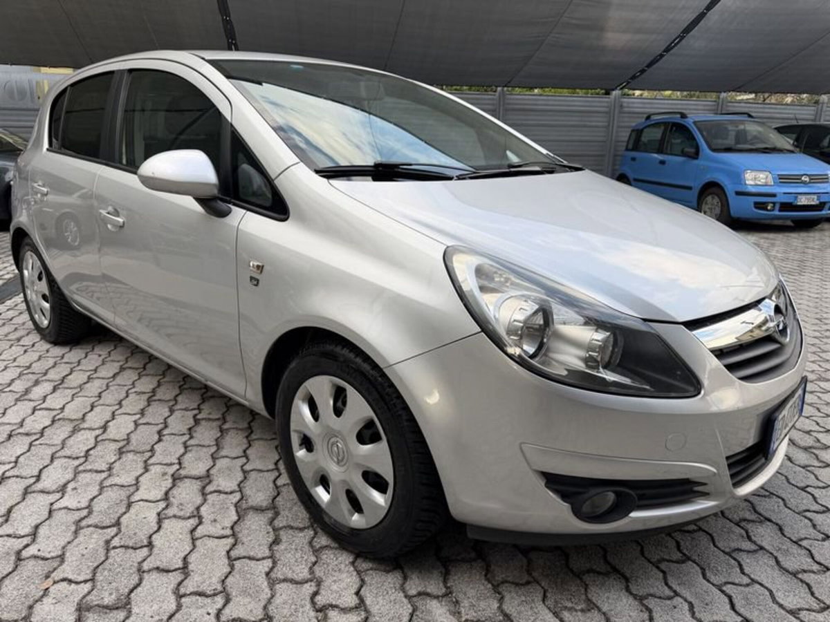 Opel Corsa 1.2 5 porte Cosmo (4)