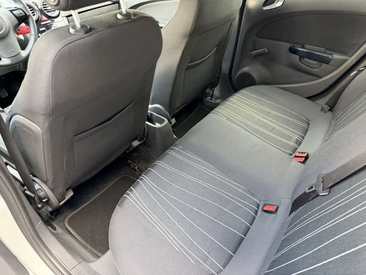 Opel Corsa 1.2 5 porte Cosmo (7)