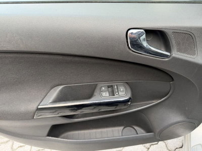 Opel Corsa 1.2 5 porte Cosmo (9)