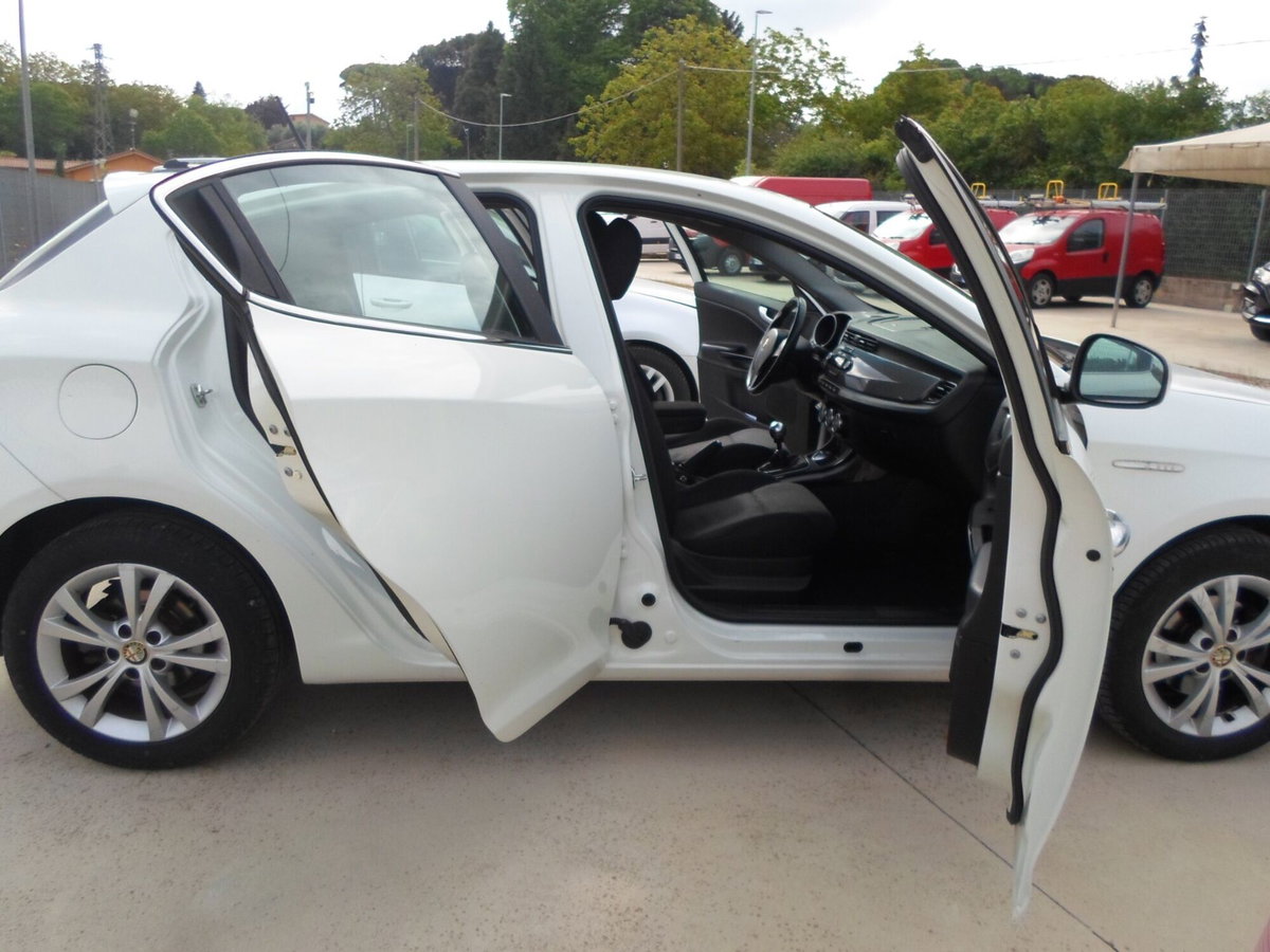 Alfa Romeo Giulietta 1.4 Turbo Distinctive Gpl 120cv E6 (11)