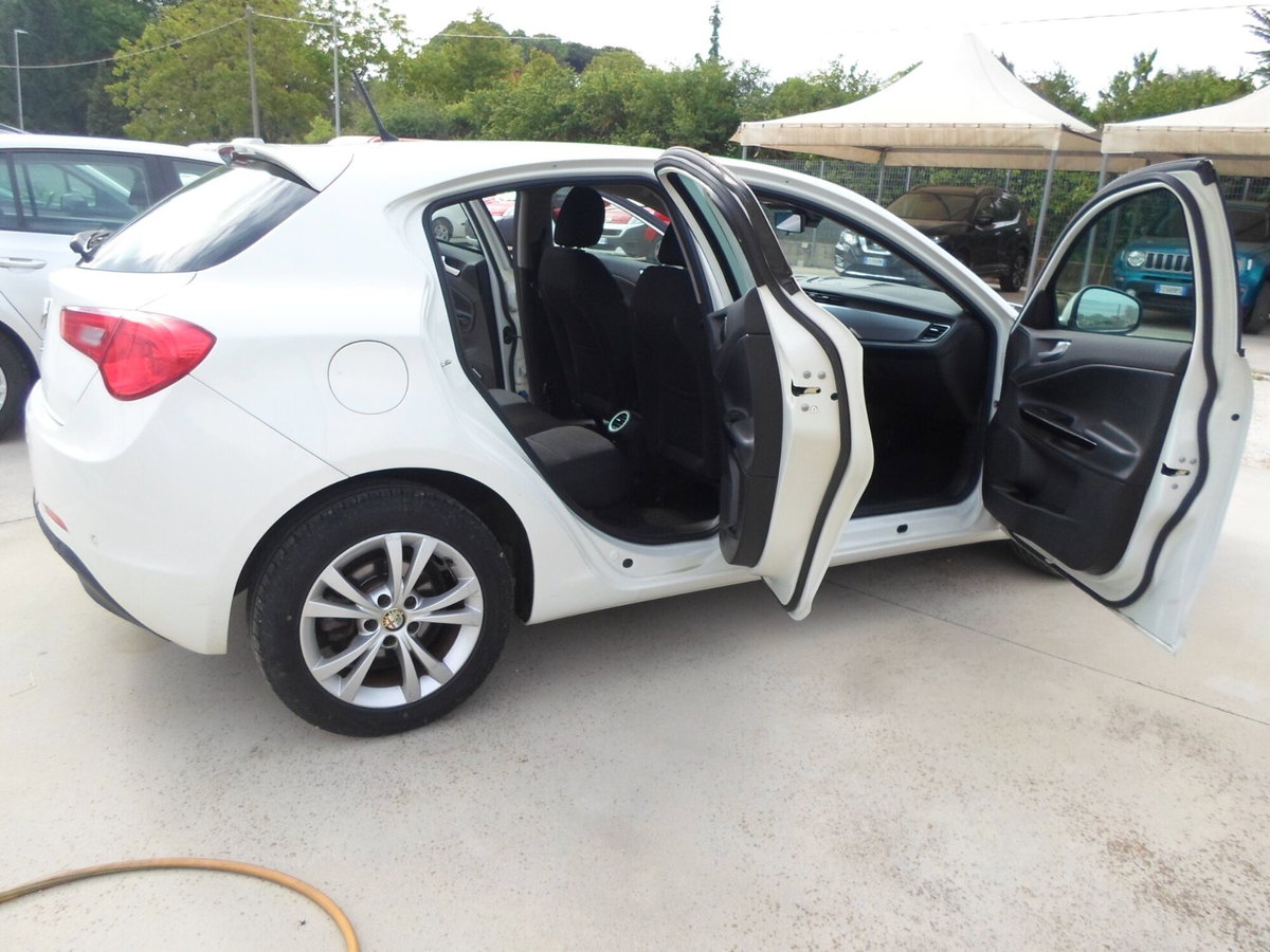 Alfa Romeo Giulietta 1.4 Turbo Distinctive Gpl 120cv E6 (13)