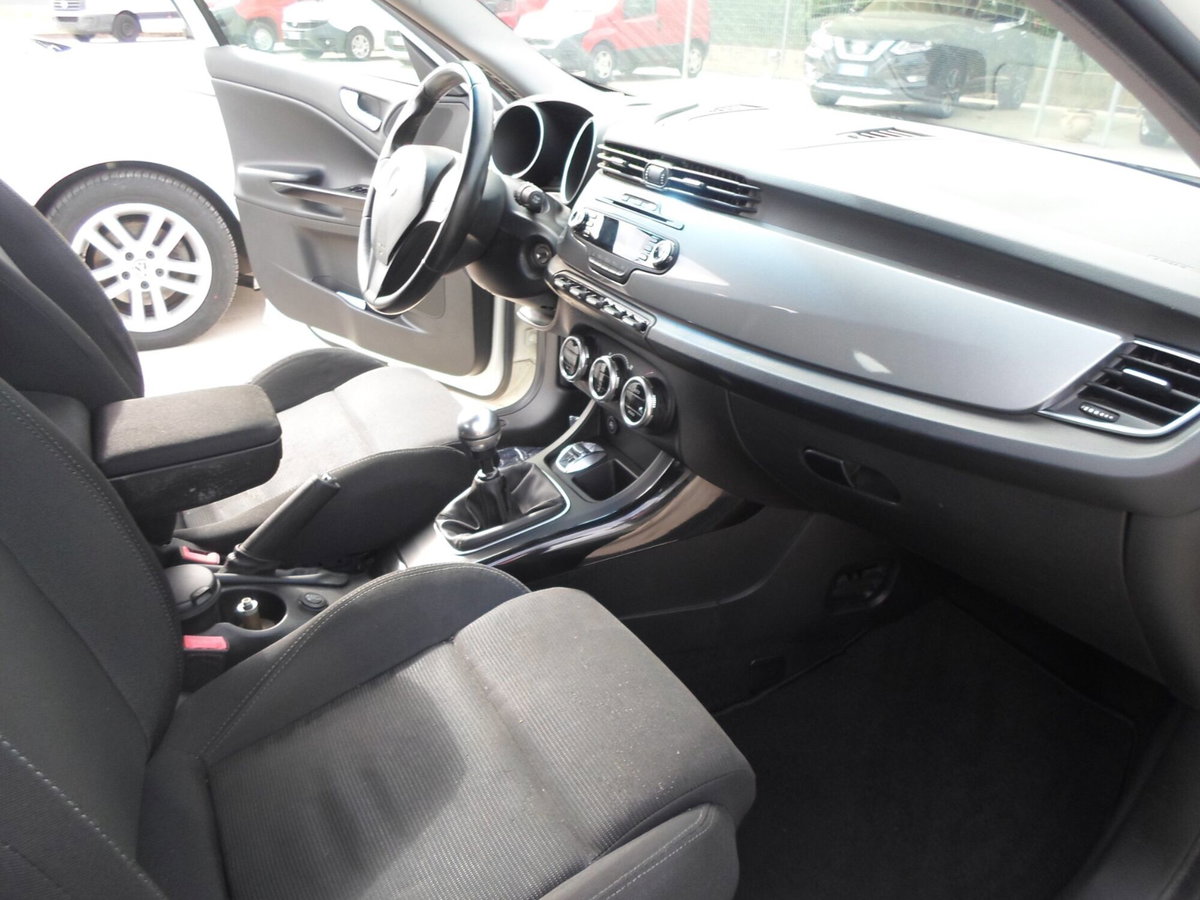 Alfa Romeo Giulietta 1.4 Turbo Distinctive Gpl 120cv E6 (17)