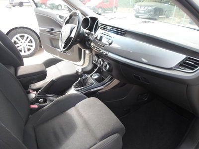 Alfa Romeo Giulietta 1.4 Turbo Distinctive Gpl 120cv E6 (17)