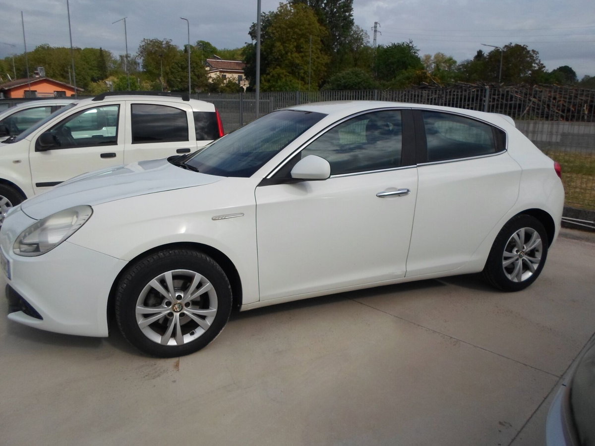 Alfa Romeo Giulietta 1.4 Turbo Distinctive Gpl 120cv E6 (2)