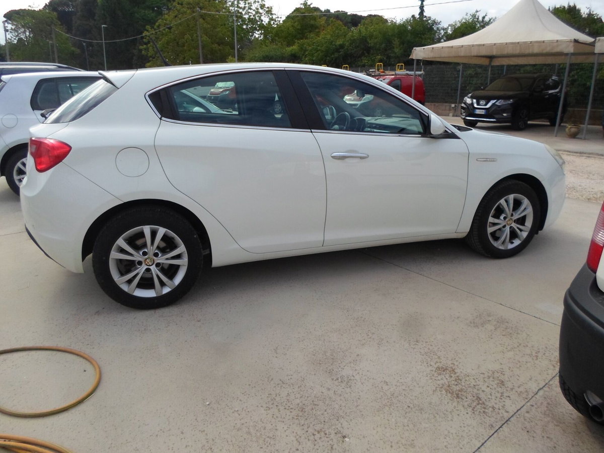 Alfa Romeo Giulietta 1.4 Turbo Distinctive Gpl 120cv E6 (3)