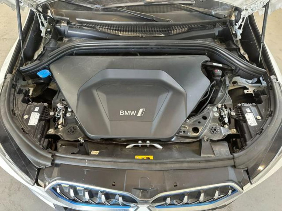 BMW iX1 xdrive 30 MSport (10)