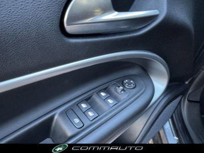 Jeep Avenger 1.2 turbo e-hybrid mhev Summit fwd 110cv edct6 (12)