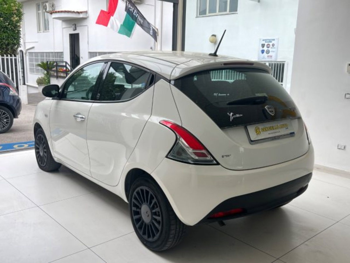 Lancia Ypsilon 1.0 FireFly 5 porte S&S Hybrid Ecochic UnYca (4)
