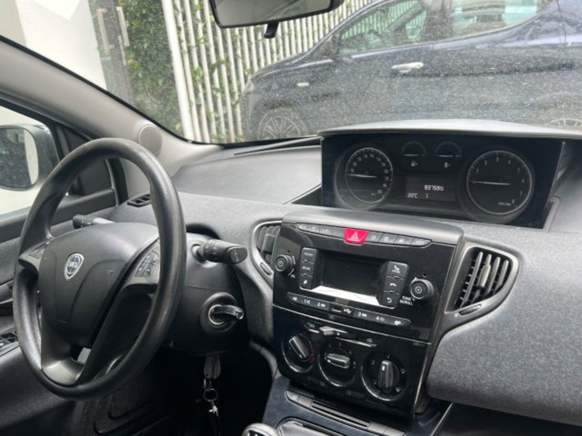 Lancia Ypsilon 1.0 FireFly 5 porte S&S Hybrid Ecochic UnYca (9)