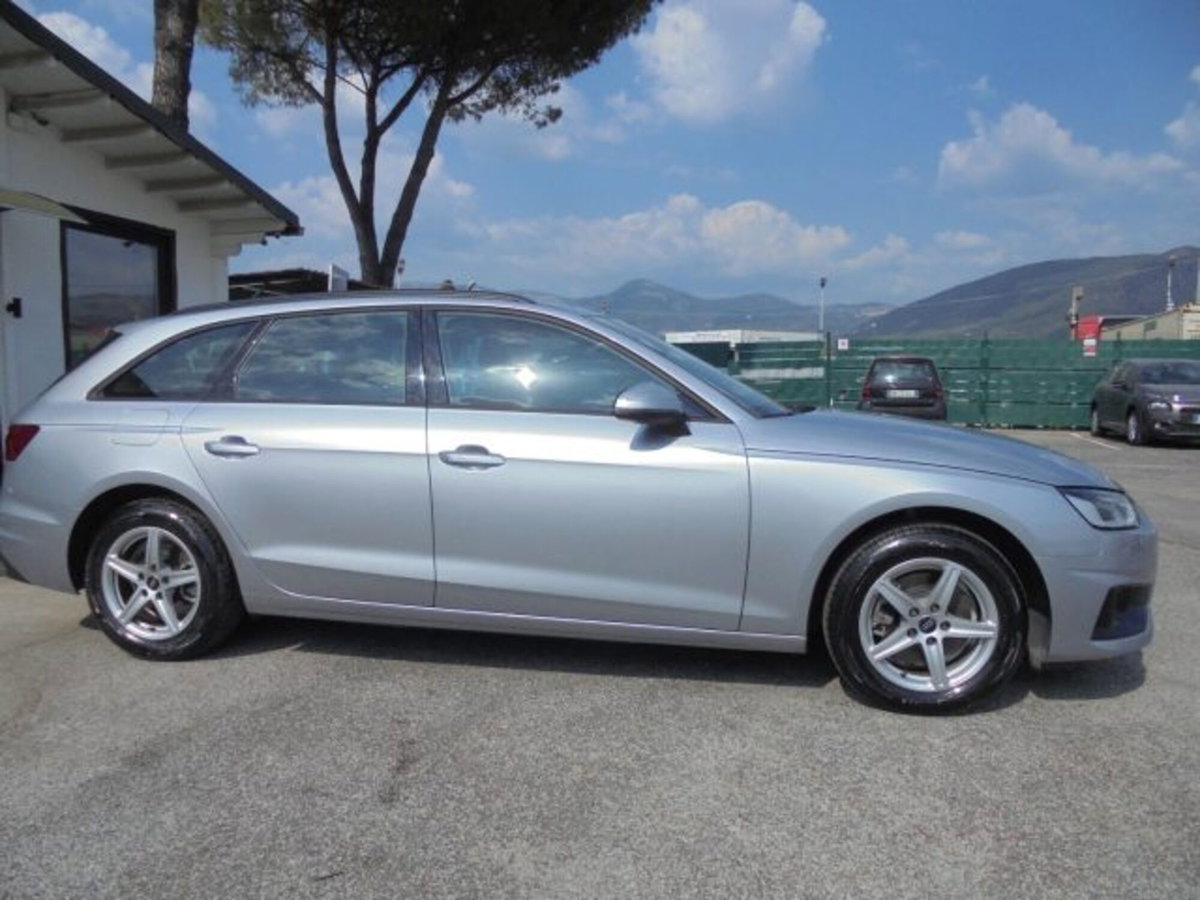 Audi A4 Avant 35 TDI/163 CV S tronic Business Advanced (10)