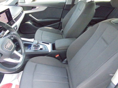 Audi A4 Avant 35 TDI/163 CV S tronic Business Advanced (19)
