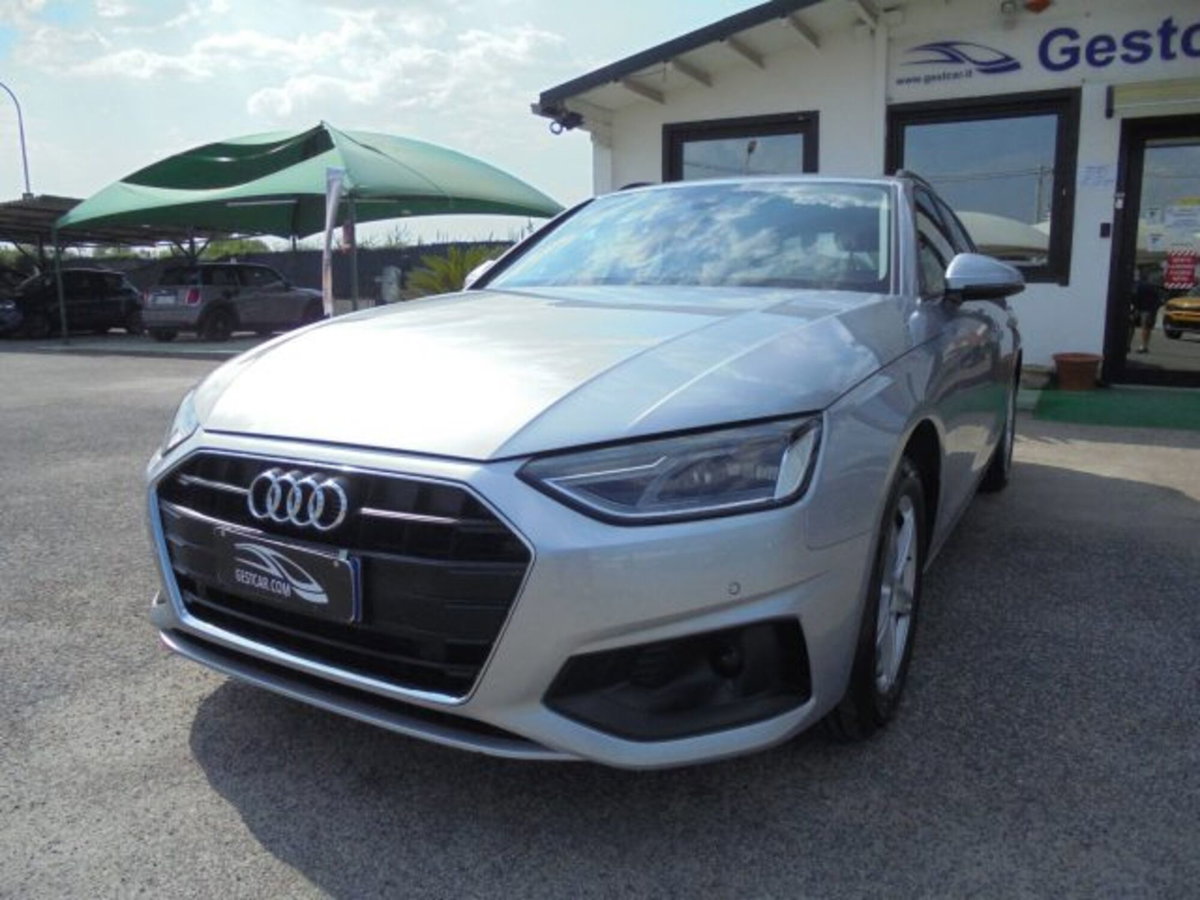 Audi A4 Avant 35 TDI/163 CV S tronic Business Advanced (4)
