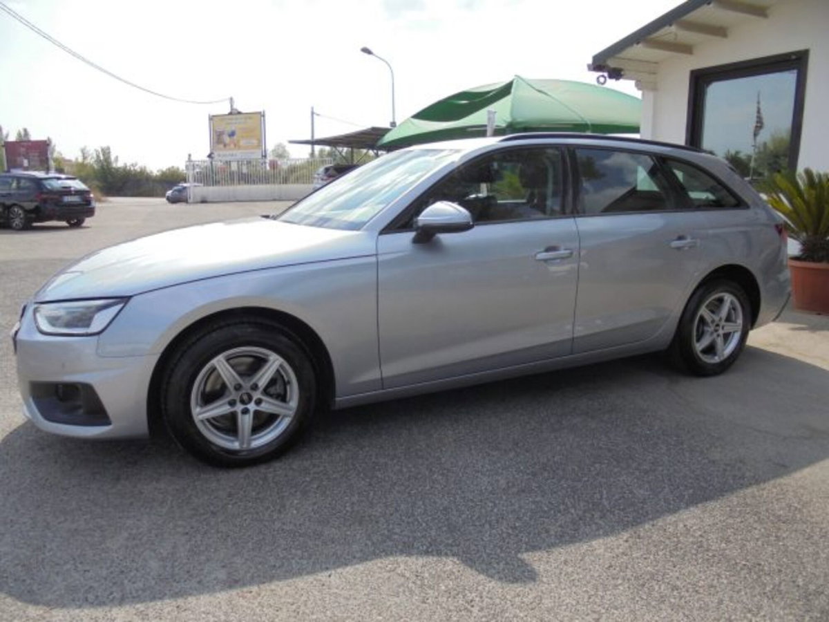 Audi A4 Avant 35 TDI/163 CV S tronic Business Advanced (5)