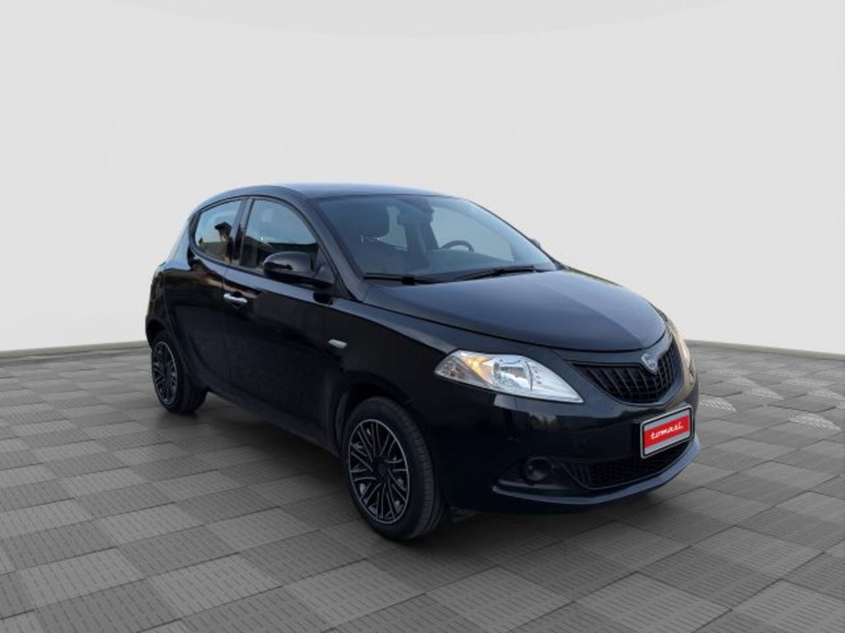 Lancia Ypsilon 1.0 FireFly 5 porte S&S Hybrid Silver Plus (7)