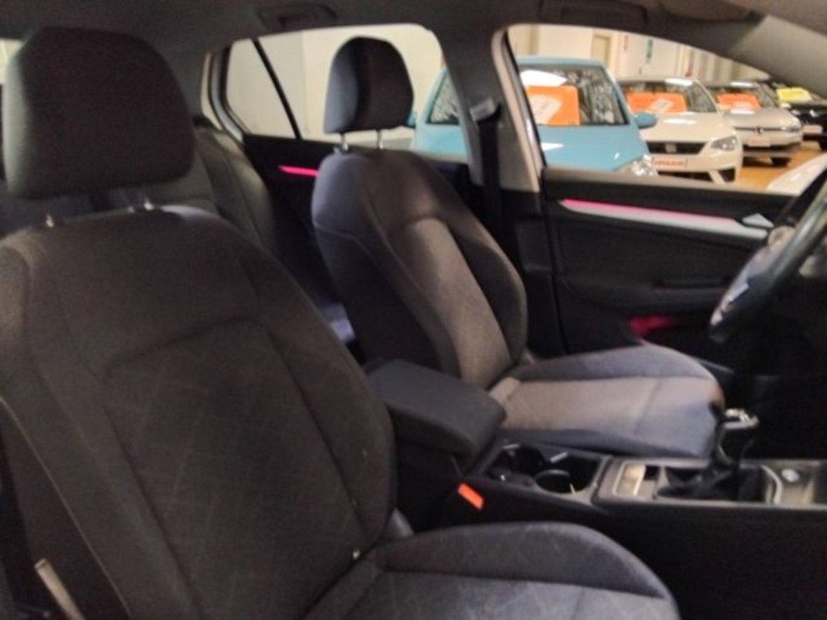 Volkswagen Golf 2.0 TDI SCR Life (13)