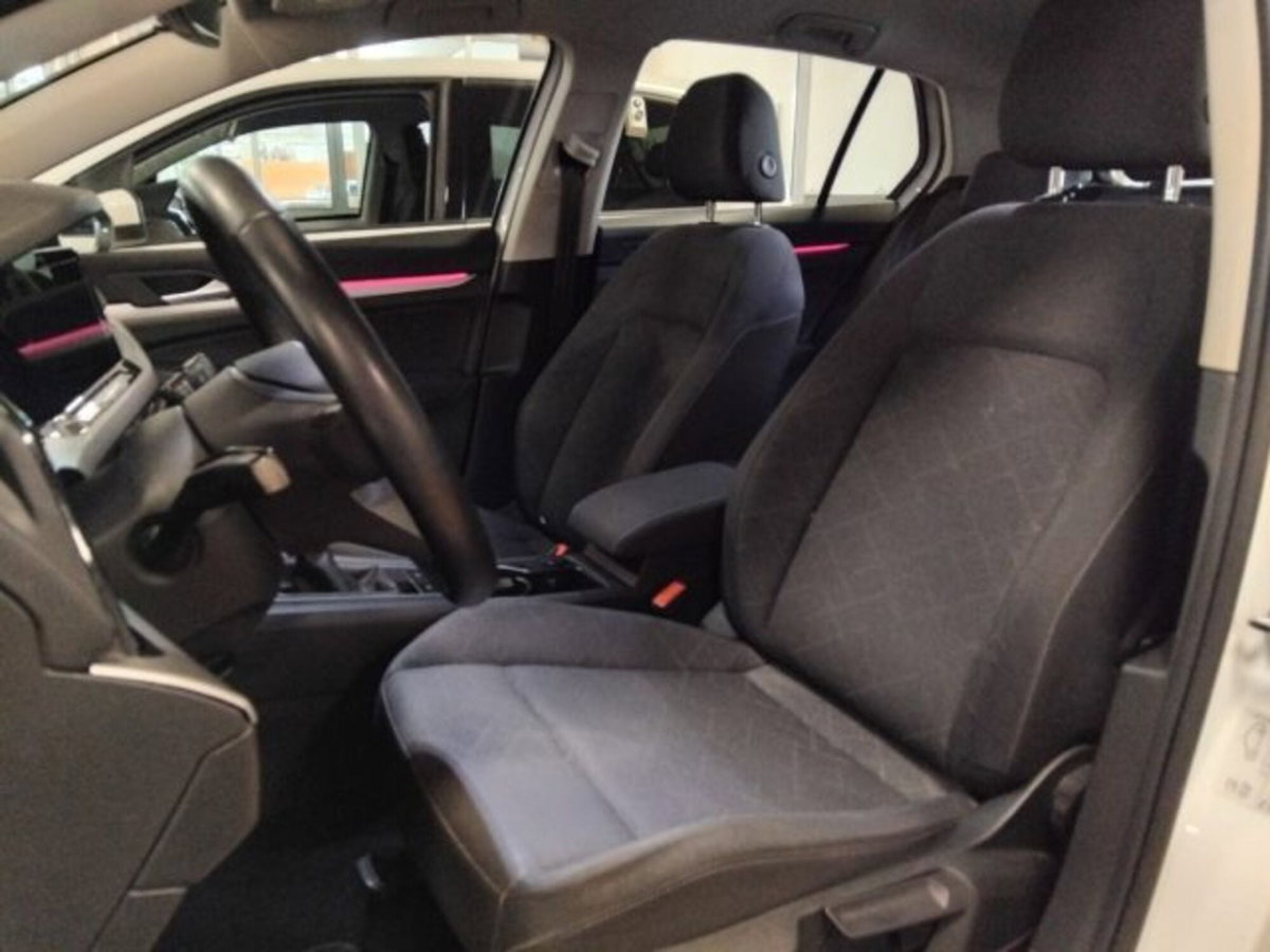Volkswagen Golf 2.0 TDI SCR Life (15)