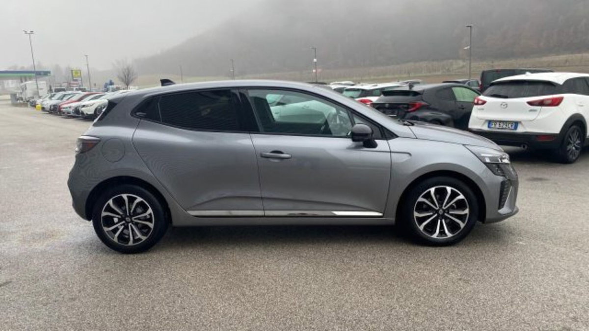 Renault Clio TCe 90 CV 5 porte Techno (4)