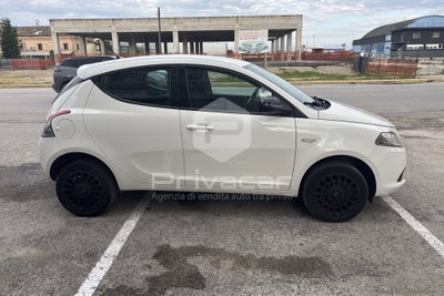 Lancia Ypsilon 0.9 TwinAir 85 CV 5 porte Metano Ecochic Elefantino (4)