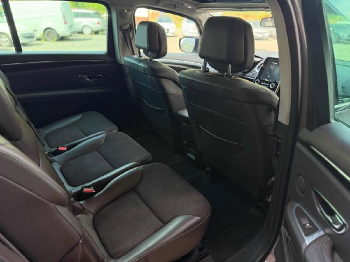 Renault Espace dCi 160CV EDC Energy Executive 4Control (14)