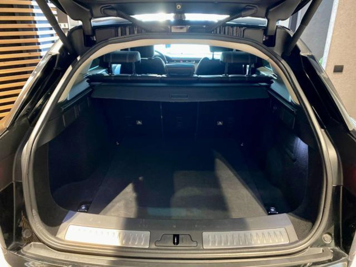 Land Rover Range Rover Velar 2.0D I4 240 CV HSE (18)