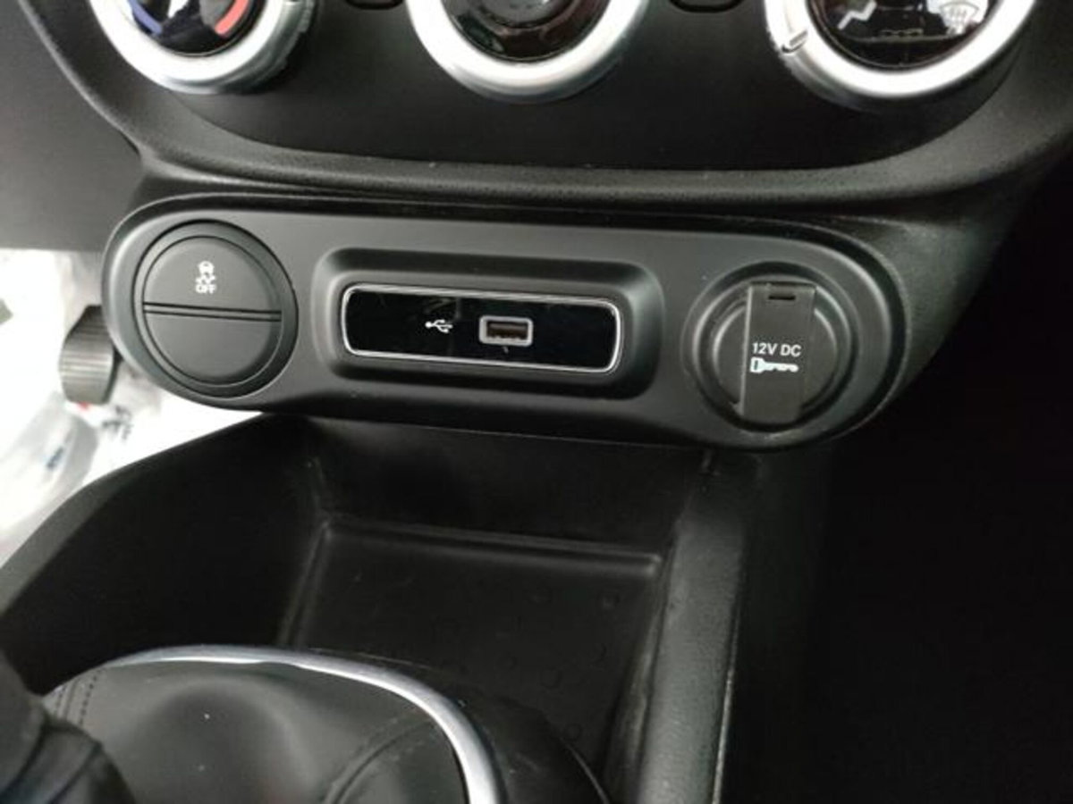 Fiat 500L 1.4 95 CV Urban (9)