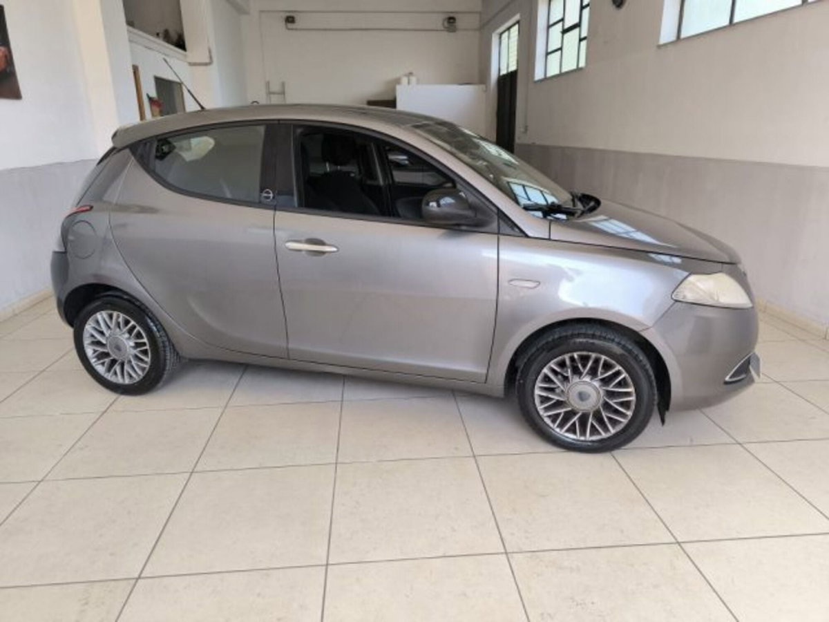 Lancia Ypsilon 1.2 69 CV 5 porte GPL Ecochic Silver