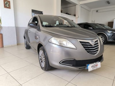 Lancia Ypsilon 1.2 69 CV 5 porte GPL Ecochic Silver (2)