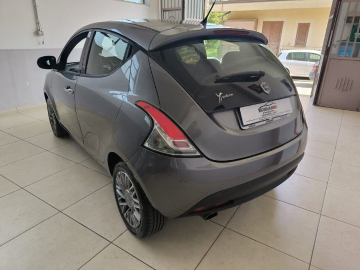 Lancia Ypsilon 1.2 69 CV 5 porte GPL Ecochic Silver (4)