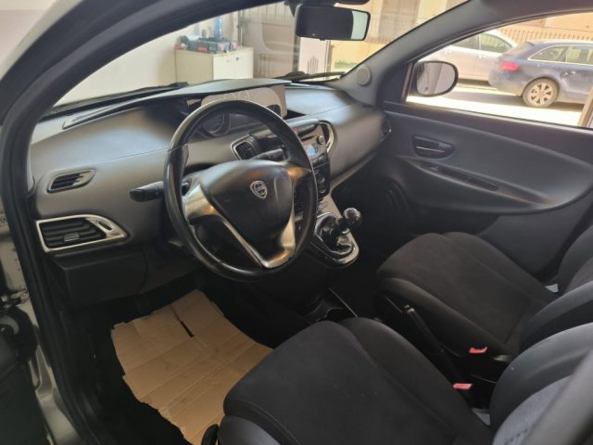Lancia Ypsilon 1.2 69 CV 5 porte GPL Ecochic Silver (5)