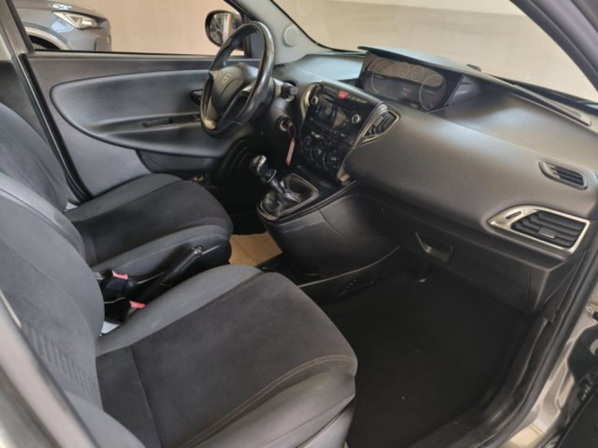Lancia Ypsilon 1.2 69 CV 5 porte GPL Ecochic Silver (6)
