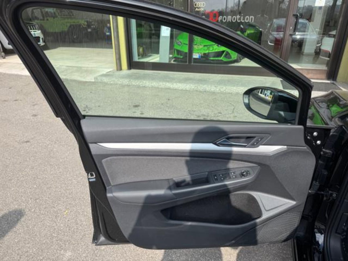 Volkswagen Golf 2.0 tdi Life 115cv (14)