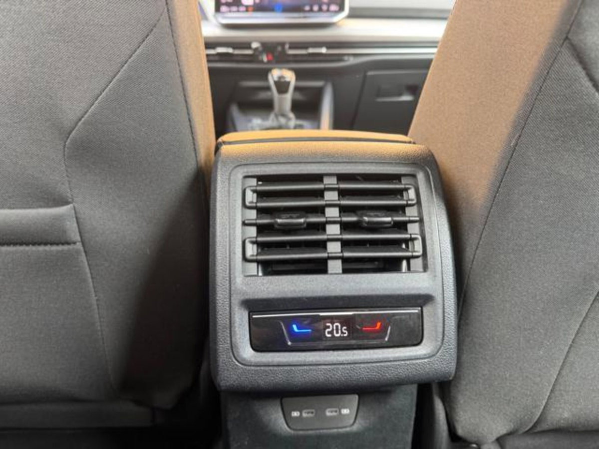 Volkswagen Golf 2.0 tdi Life 115cv (15)