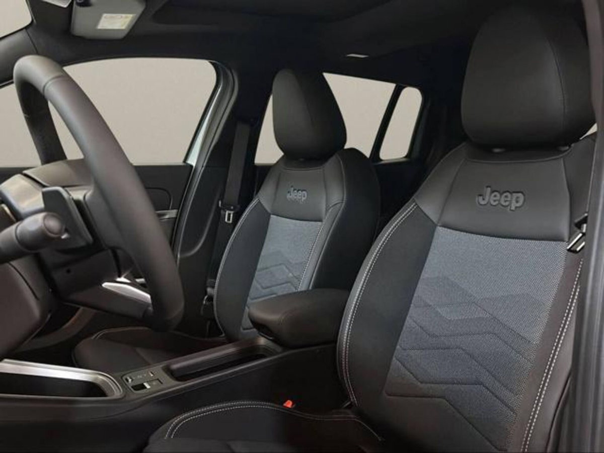 Jeep Avenger 1.2 turbo e-hybrid mhev Summit fwd 110cv edct6 (10)