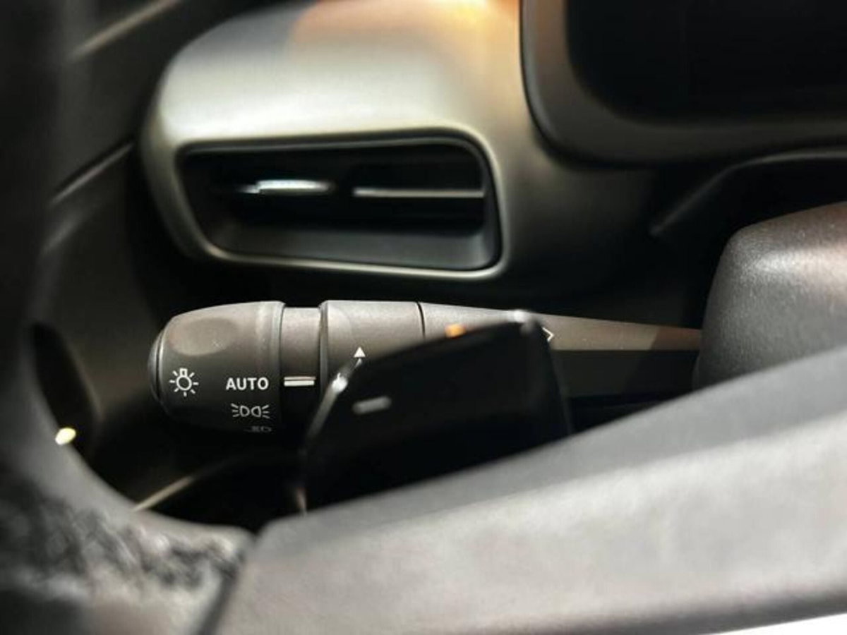 Jeep Avenger 1.2 turbo e-hybrid mhev Summit fwd 110cv edct6 (18)