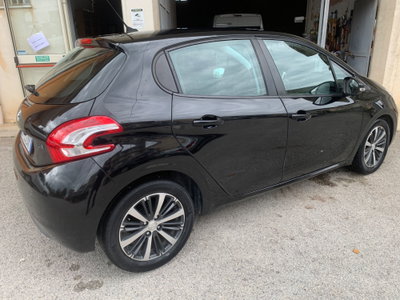 Peugeot 208 HDi 68 CV 5 porte Allure (4)