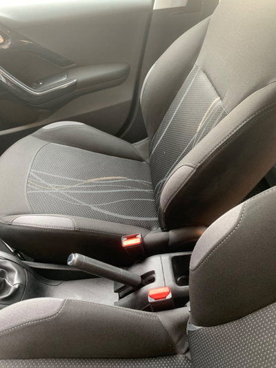 Peugeot 208 HDi 68 CV 5 porte Allure (6)